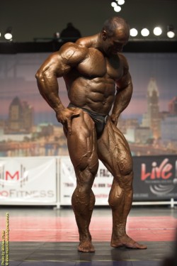 Daz Ball with that ungodly physique, legs, and vascularity showing