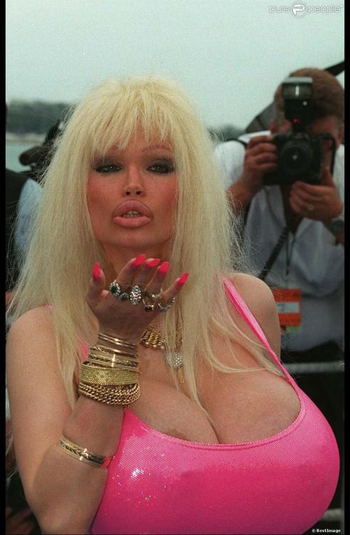 unnaturally-beautiful:  R. I. P.  Lolo Ferrari 