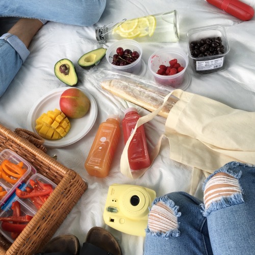 matissie: perfect summer picnic ðŸ’ðŸ‹ ig: fleurilie 