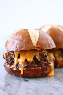 do-not-touch-my-food:  Short Rib Sandwiches  Mmmmmm.. Damn. 