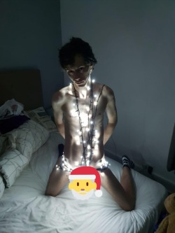 Merry Christmas! Trying out bondage with a festive twist on my