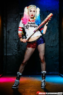 irishgamer1:  Sexy Suicide Squad Harley Quinn nude cosplay. She