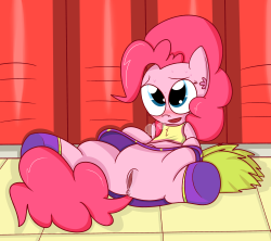howdegrading:Pinkie Pie is REALLY cute in a cheerleader outfit.Awyiss~