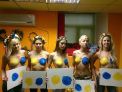 femen / yellow blue