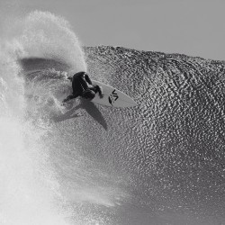 sds-sinkingships:  SDS Team Rider Beau Foster carving desert