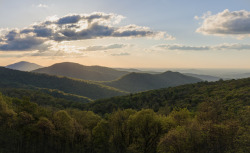 americasgreatoutdoors:Shenandoah National Park in Virginia has