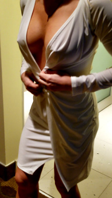 alleyesonhereverywhere:   ExhibitionistAdjectiveSomeone who deliberately