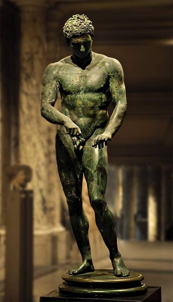 kourosart:Apoxyomenos (athlete scraping his body with a strigil).