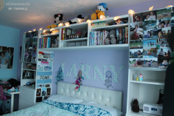 viciousnutella:this is my bedroom c: p.s. the figure on the