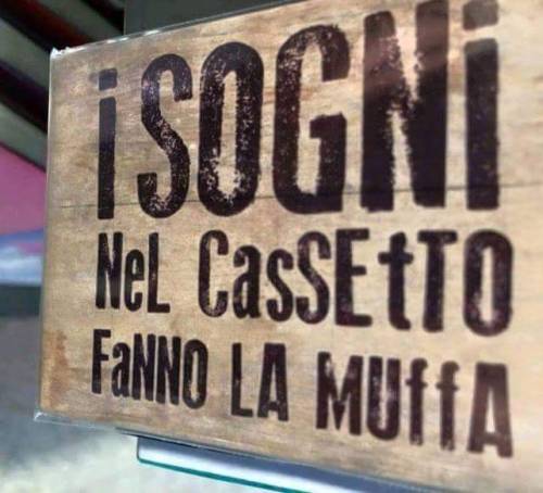 Preferisco cadere  e farmi male sapendo  di averci almeno provato, piuttosto che vivere senza rischiare,  senza provare,senza sognare.  - LePerlediPinna