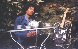 coolkidsofhistory:  Hendrix drinking tea the day before he died,