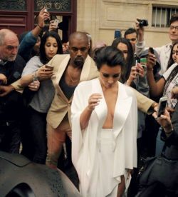 briella21:  Every man needs to treat their woman, the way Kanye