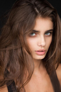 az-uki:  vogue-prada-fashion:  taylor marie hill  Kill me she