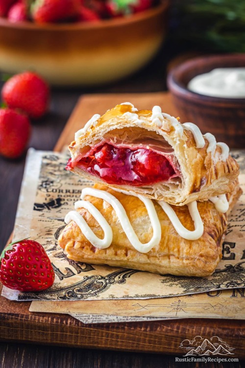 daily-deliciousness:  Strawberry toaster strudels with cream