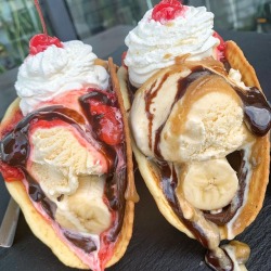 everybody-loves-to-eat:    Banana Split Tacos with waffle cone