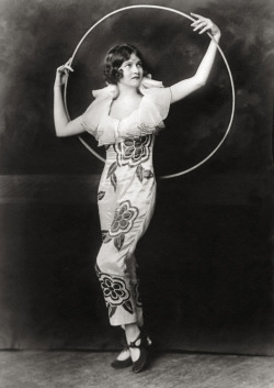 asimplylucia:  Looking for inspiration in the Ziegfeld Follies