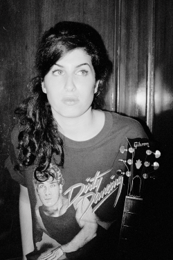 amyjdewinehouse:  Amy Winehouse photographed by Charles Moriarty,