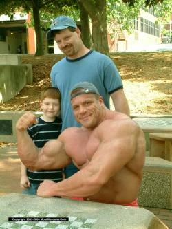 muscledlust:  A cute daddy wanting to show his son what he could