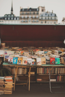 readingismyhustle:  books. paris. sigh, i die. 