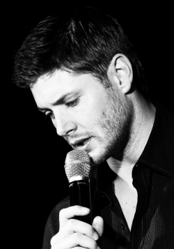 justjensenanddean:   Jensen Ackles | JIBCon 2011 [x]   