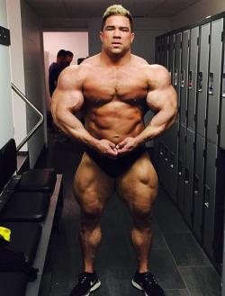 needsize:Paulo Almeida  Fuck yes, that is a fucking body goal