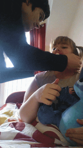 i-m-not-o-fucking-kay-i-promise:  Nummy kisses from Daddy🙊