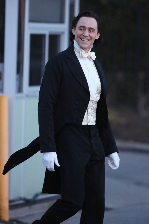 torrilla:  Tom Hiddleston seen filming scenes for Crimson Peak in Toronto on April 23, 2014 [HQ] 