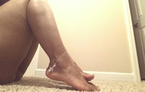 thenewebonyfootportal:  acequeenent:  I’ve had a few requests for my feet….So here they are  Very gorgeous 