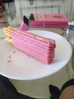 cage-free-wonder:  My pocky is all stuck together :-(