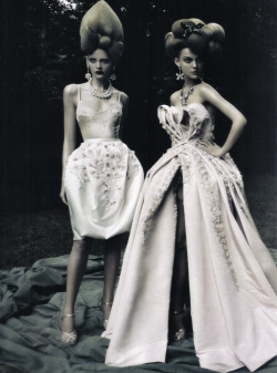 pivoslyakova:  “A Dream of a Dress” by Paolo Roveri | Vogue