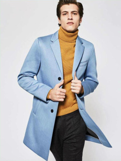 hommedlx:Adrian Cardoso is striking in a light blue coat from