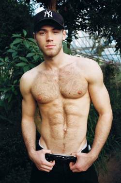 young-hung-hairy:Hairy dudes are so hot. This guy is perfect