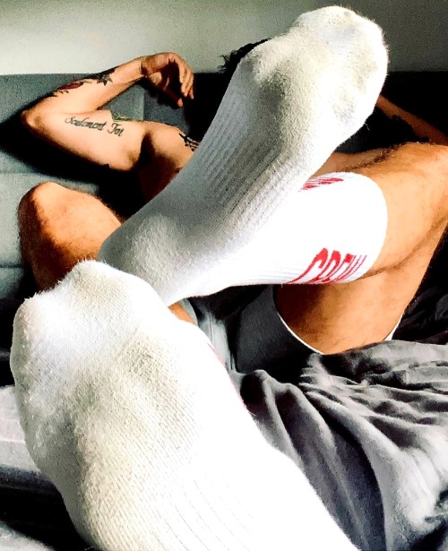 socksandskins:https://socksandskins.tumblr.com/