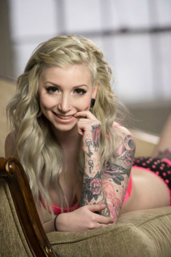 Hot Girls Inked