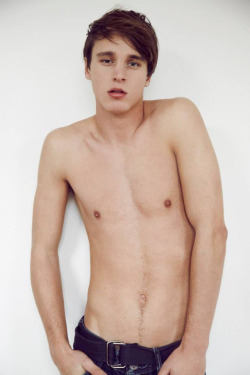 hartoger:  strangeforeignbeauty: Nac Visocnik     