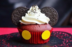 thecakebar:  Red Velvet Oreo Mickey Cupcakes  