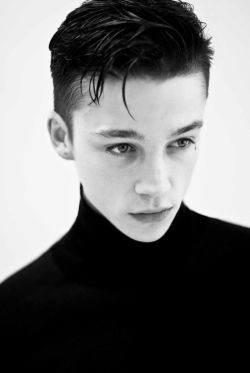 homicidalboy:  Ash Stymest By Tom Betts. 