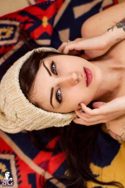 past-her-eyes:  Arwen Suicide  arwen.suicidegirls.com diablosita