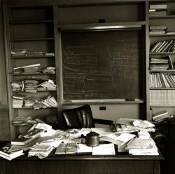 asapscience:  Einstein’s desk, photographed as it was left,