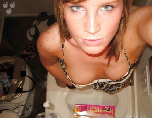 More nip slips and pussy slips pics at http://pussyslip.tumblr.com/