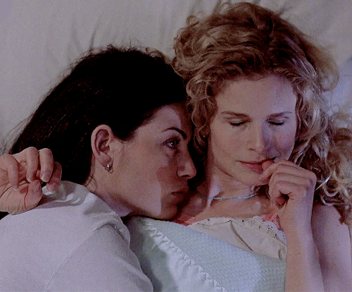 alexcabotgf:    JULIANNA MARGULIES and KYRA SEDGWICKWHAT’S