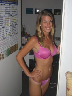 naughtymilfpics:  Horny single MILFs and horny wives looking