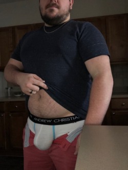 beariere:  Just felt like showing off some bulge because why
