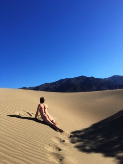 thedigitalmoon:  Naked back against the desert sand. Photo by