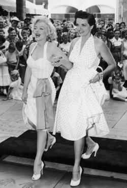 missmonroes:  Marilyn Monroe and Jane Russell at Grauman’s