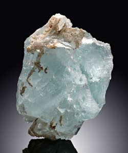 fuckyeahmineralogy:  Blue Topaz (Al2SiO4(F,OH)2) is an orthorhombic