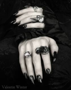 valentinvanporcelaine: My favourite rings by @alchemyengland