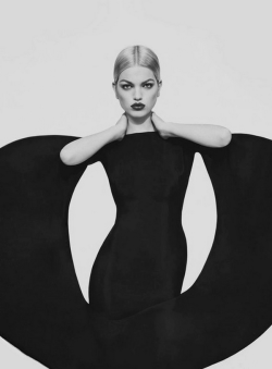 furples:  Daphne Groeneveld for Numéro Russia #2 April 2013 by