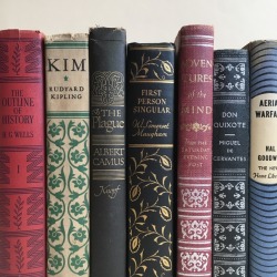 macrolit:    Beautiful vintage book spinesH.G. Wells, Rudyard