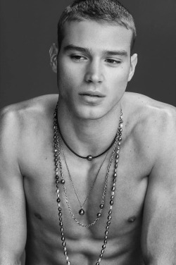 justdropithere:  Matthew Noszka by Randall Mesdon - At Large